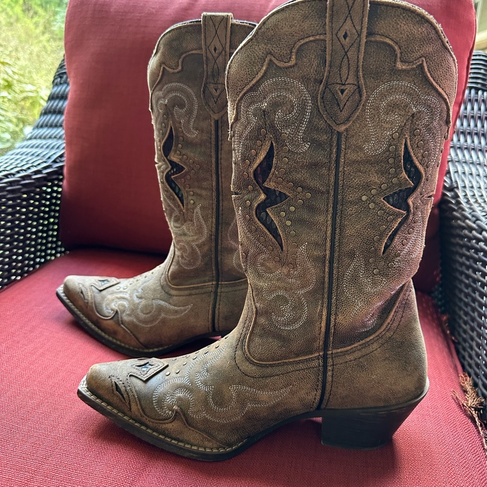 Beautiful Laredo Studded Snip Toe Boots Brown SIZE 9